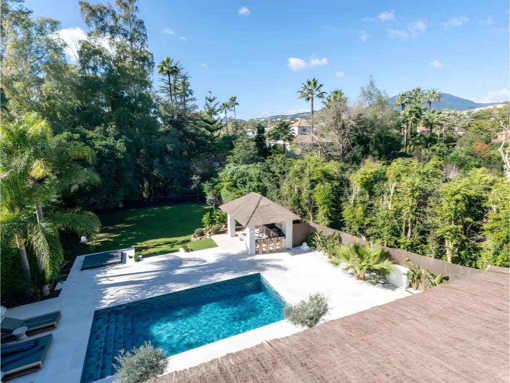 5 slaapkamer Villa te koop in Nueva Andalucia met zwembad garage - € 4.850.000 (Ref: 8798317)