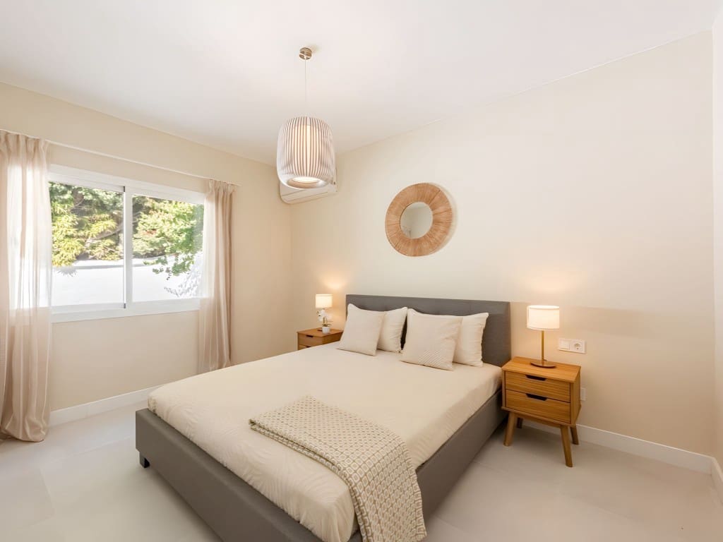 2 soverom Leilighet til salgs i Nueva Andalucia med svømmebasseng garasje - € 549 000 (Ref: 8805632)