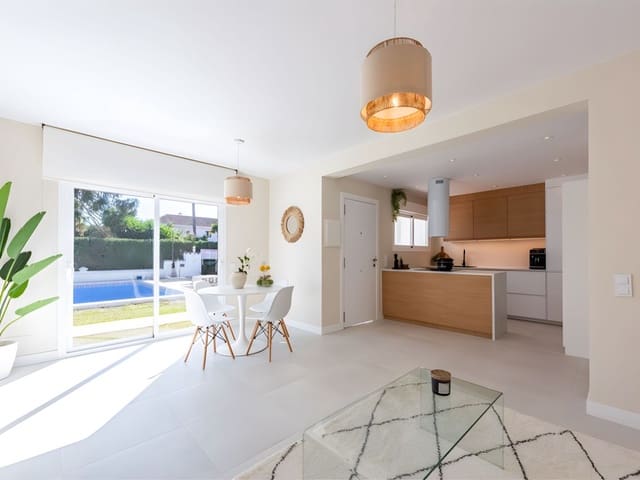 2 chambre Appartement à vendre à Nueva Andalucia, Marbella avec piscine garage - 549 000 € (Ref: 8805632)