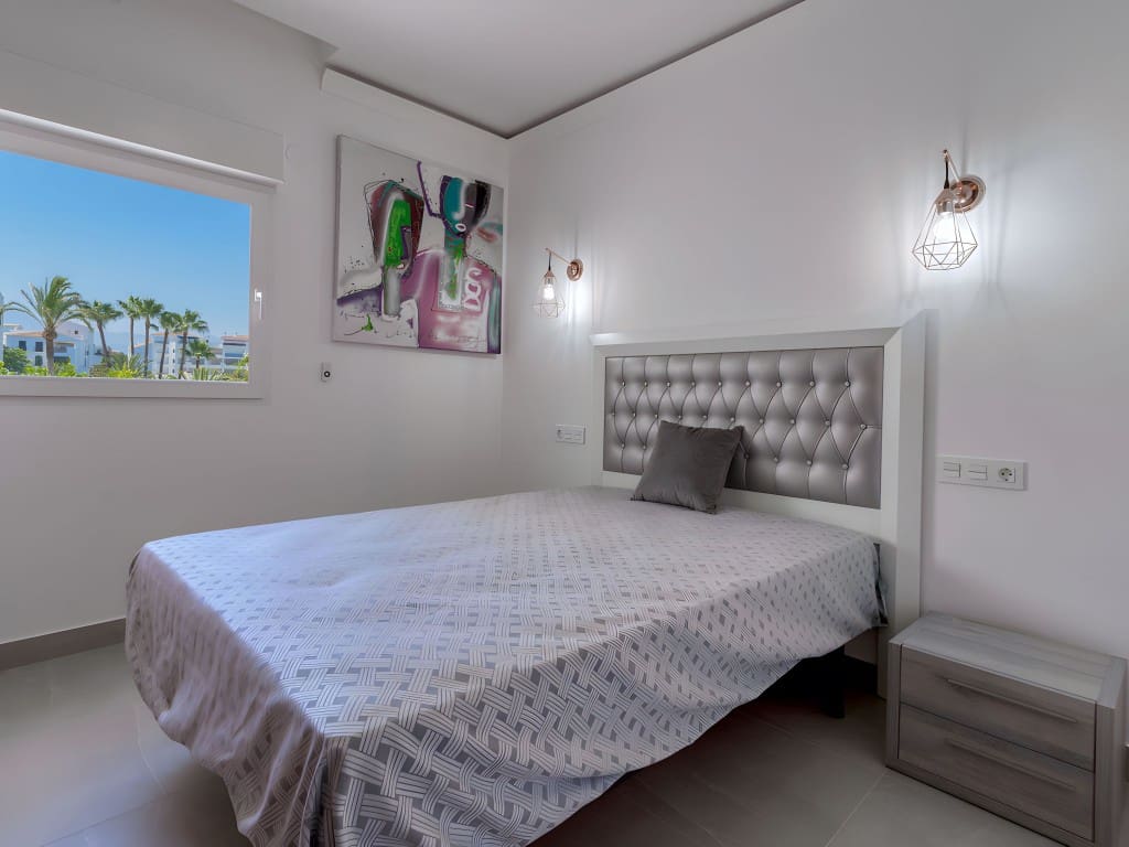 3 bedroom Apartment for sale in Puerto Banus with garage - € 750,000 (Ref: 8812191)