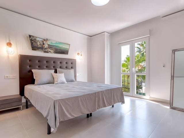 3 soveværelse Lejlighed til salg i Puerto Banus, Marbella med garage - € 750.000 (Ref: 8812191)