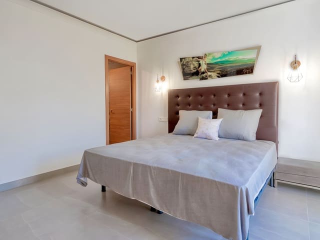 3 soveværelse Lejlighed til salg i Puerto Banus, Marbella med garage - € 750.000 (Ref: 8812191)