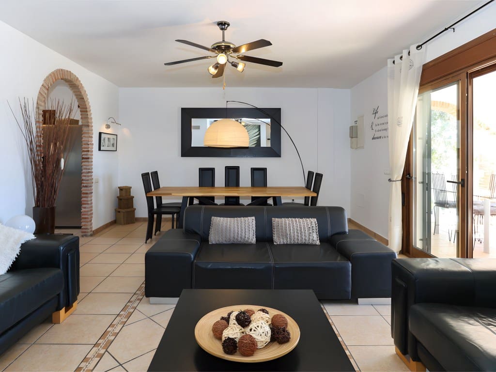 4 soveværelse Finca/Landehus til salg i Alozaina med swimmingpool garage - € 690.000 (Ref: 8826986)