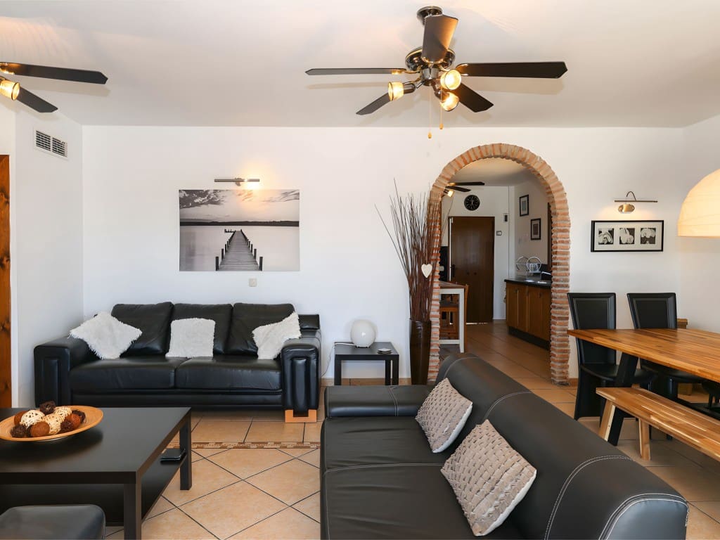 4 soveværelse Finca/Landehus til salg i Alozaina med swimmingpool garage - € 690.000 (Ref: 8826986)