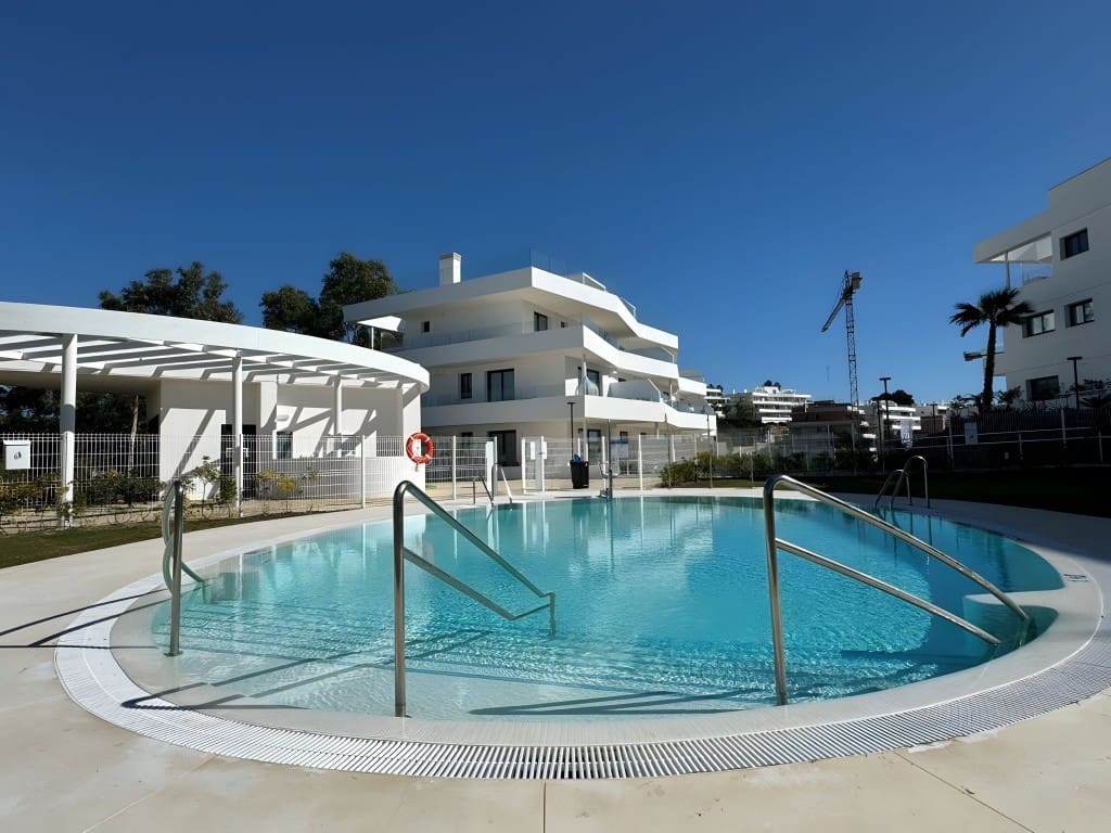 2 Zimmer Apartment zu verkaufen in Estepona mit Pool Garage - 459.000 € (Ref: 8834165)