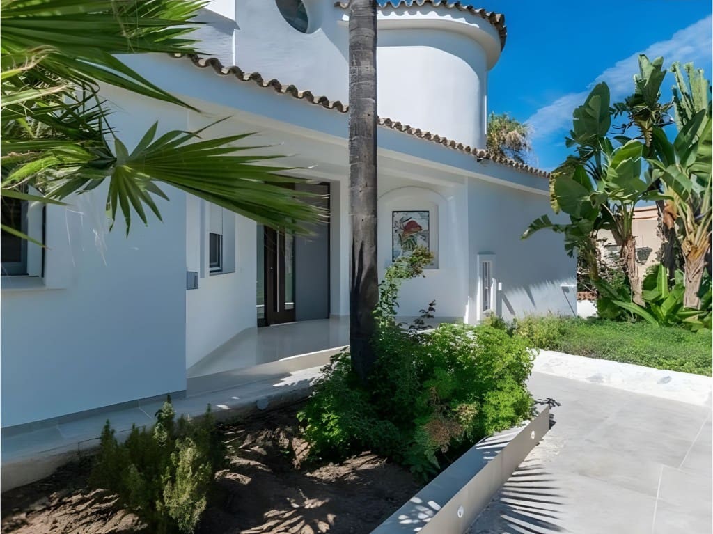 4 soveværelse Villa til salg i Marbesa med swimmingpool garage - € 3.899.999 (Ref: 8845365)