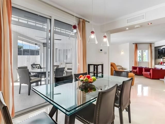 4 slaapkamer Villa te koop in Marbesa, Marbella met zwembad garage - € 3.899.999 (Ref: 8845365)