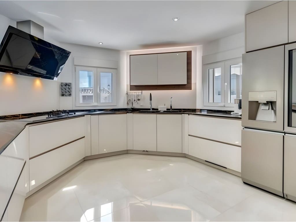 4 soveværelse Villa til salg i Marbesa med swimmingpool garage - € 3.899.999 (Ref: 8845365)