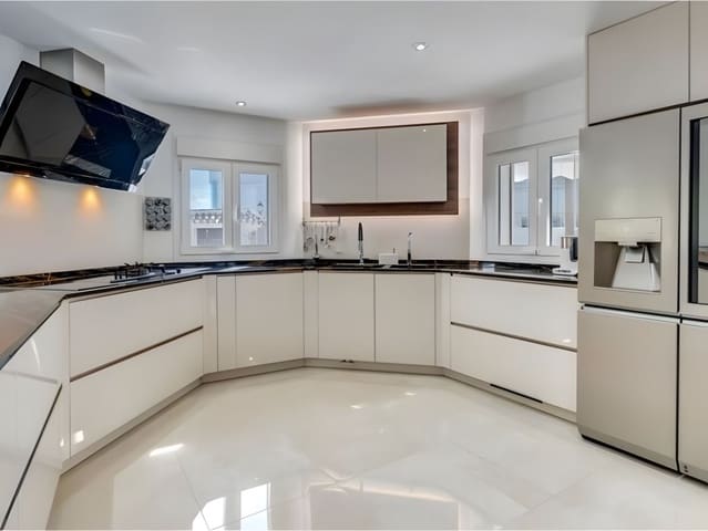 4 slaapkamer Villa te koop in Marbesa, Marbella met zwembad garage - € 3.899.999 (Ref: 8845365)