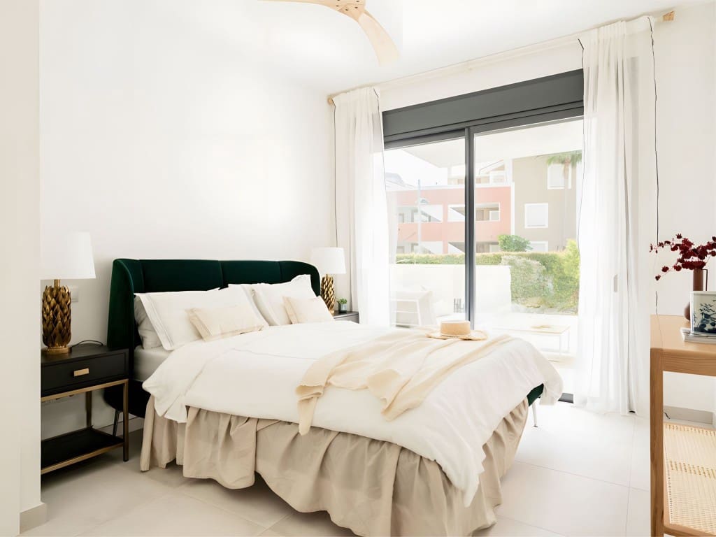 2 slaapkamer Appartement te koop in El Paraiso met zwembad garage - € 570.000 (Ref: 8848848)