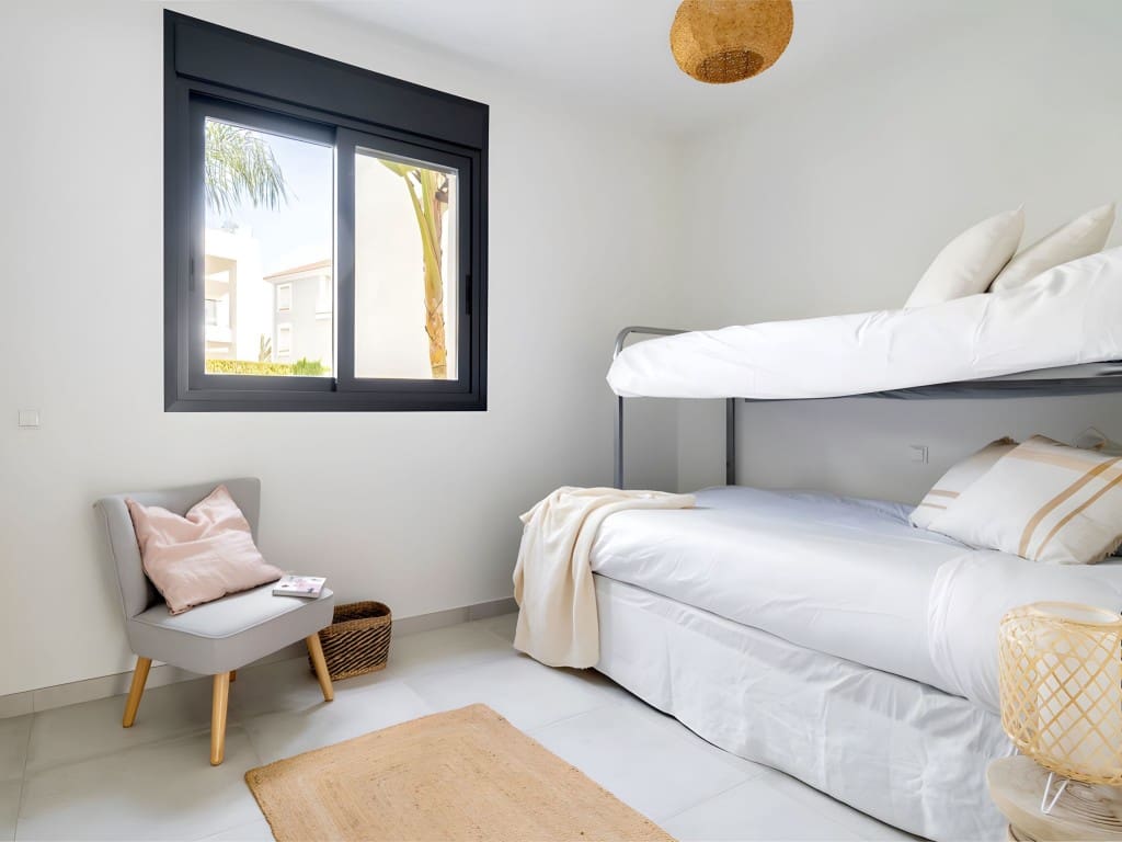 2 slaapkamer Appartement te koop in El Paraiso met zwembad garage - € 570.000 (Ref: 8848848)