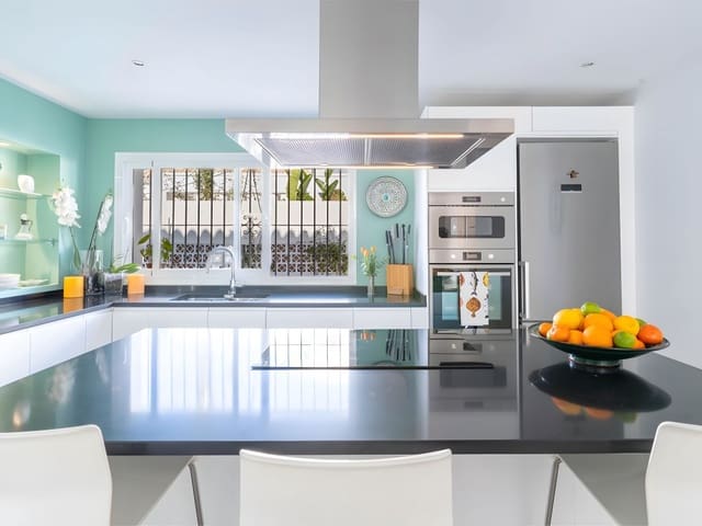 4 Zimmer Villa zu verkaufen in San Pedro de Alcantara, Marbella mit Pool Garage - 1.850.000 € (Ref: 8851405)