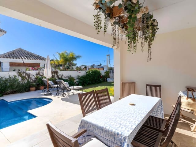 4 Zimmer Villa zu verkaufen in San Pedro de Alcantara, Marbella mit Pool Garage - 1.850.000 € (Ref: 8851405)