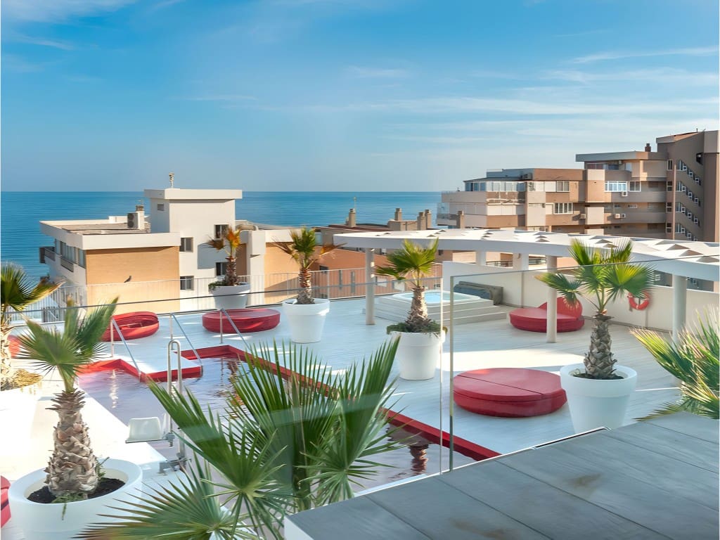 2 soveværelse Lejlighed til salg i Carvajal med swimmingpool garage - € 650.000 (Ref: 8881383)