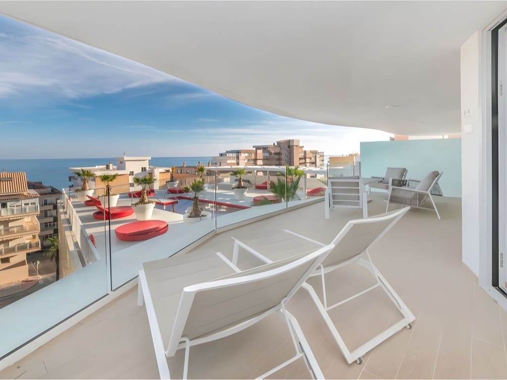 2 soveværelse Lejlighed til salg i Carvajal med swimmingpool garage - € 650.000 (Ref: 8881383)