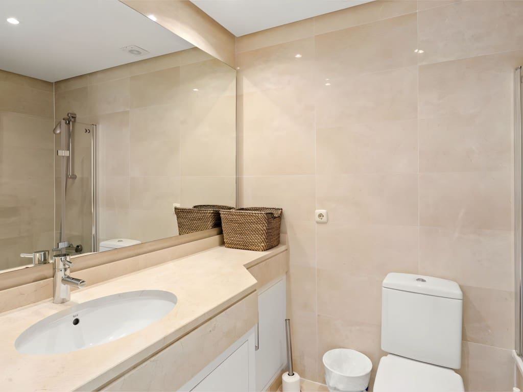 2 Zimmer Apartment zu verkaufen in Estepona mit Pool Garage - 390.000 € (Ref: 8881384)