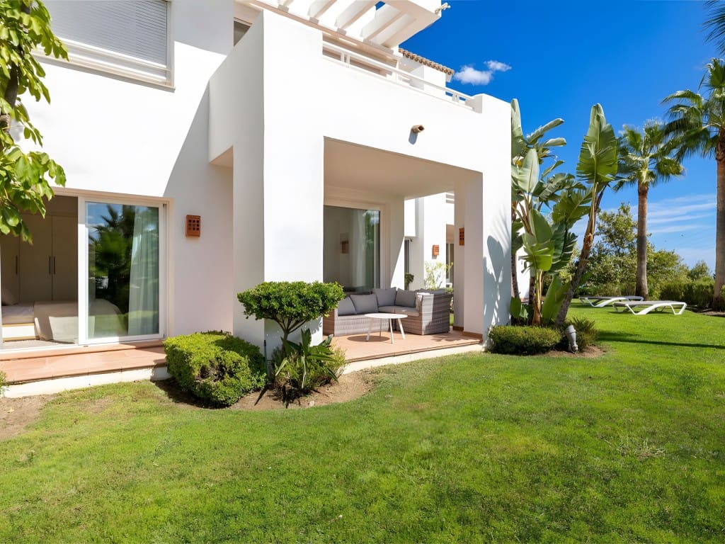 2 Zimmer Apartment zu verkaufen in Estepona mit Pool Garage - 390.000 € (Ref: 8881384)