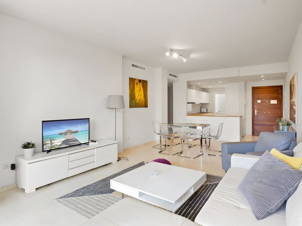 2 Zimmer Apartment zu verkaufen in Estepona mit Pool Garage - 390.000 € (Ref: 8881384)