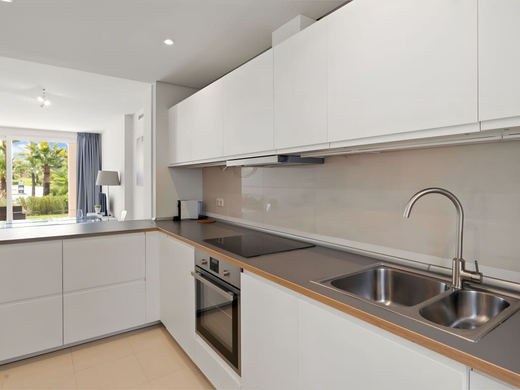 2 Zimmer Apartment zu verkaufen in Estepona mit Pool Garage - 390.000 € (Ref: 8881384)