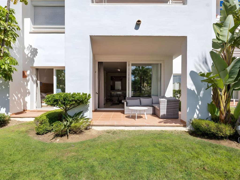 2 Zimmer Apartment zu verkaufen in Estepona mit Pool Garage - 390.000 € (Ref: 8881384)