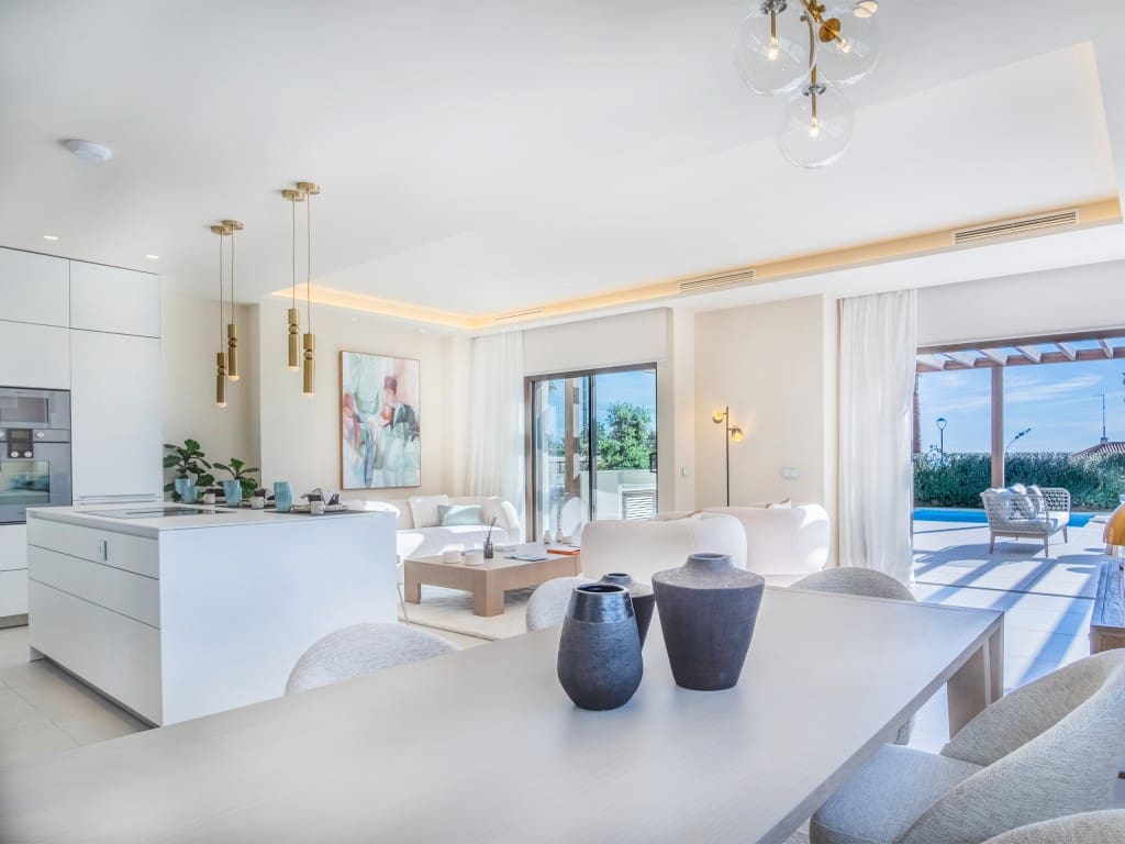 4 bedroom Villa for sale in Estepona with pool garage - € 4,500,000 (Ref: 8883983)