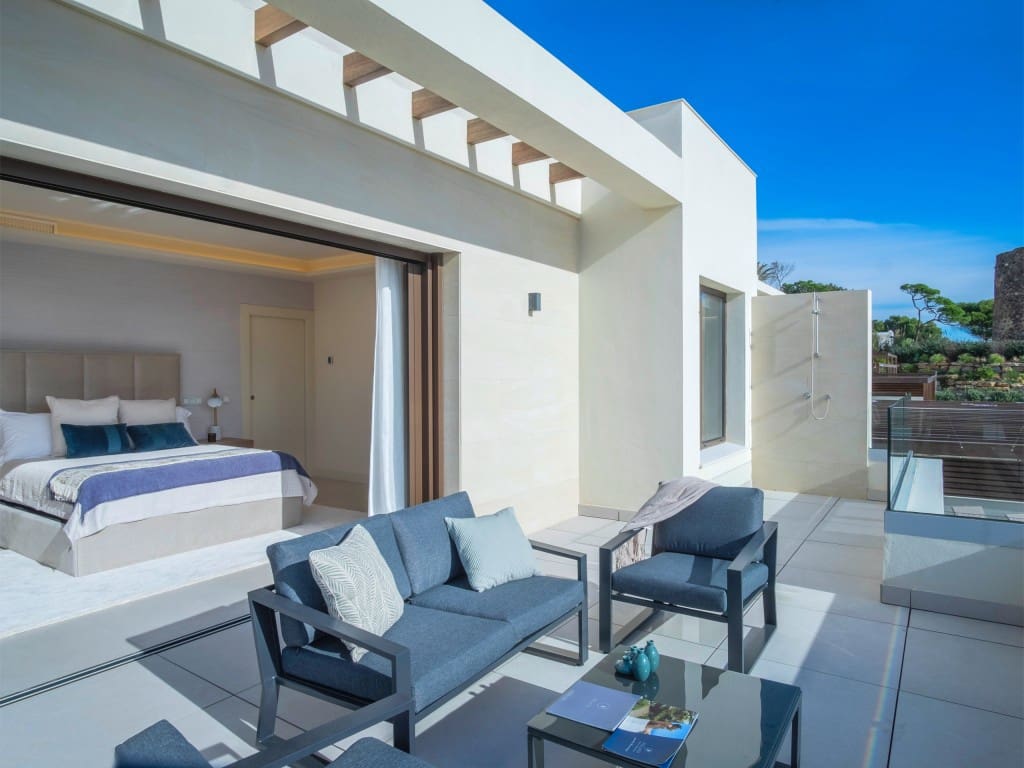 4 bedroom Villa for sale in Estepona with pool garage - € 4,500,000 (Ref: 8883983)