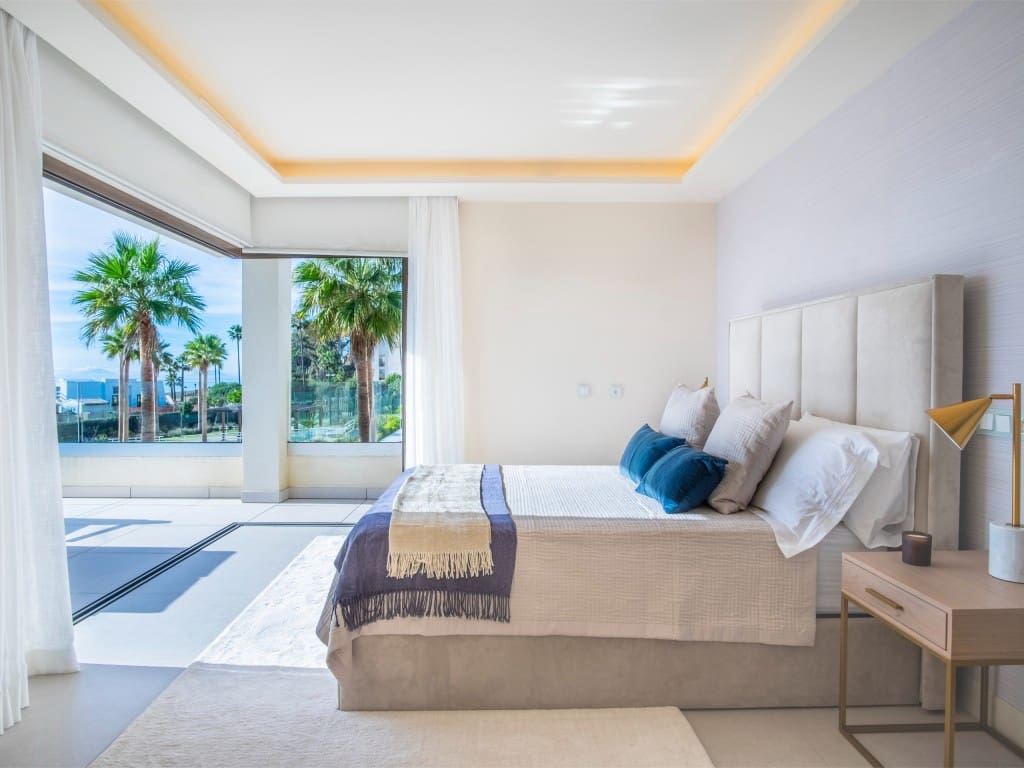 4 bedroom Villa for sale in Estepona with pool garage - € 4,500,000 (Ref: 8883983)