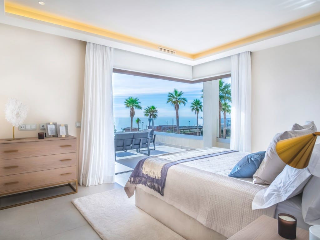 4 bedroom Villa for sale in Estepona with pool garage - € 4,500,000 (Ref: 8883983)