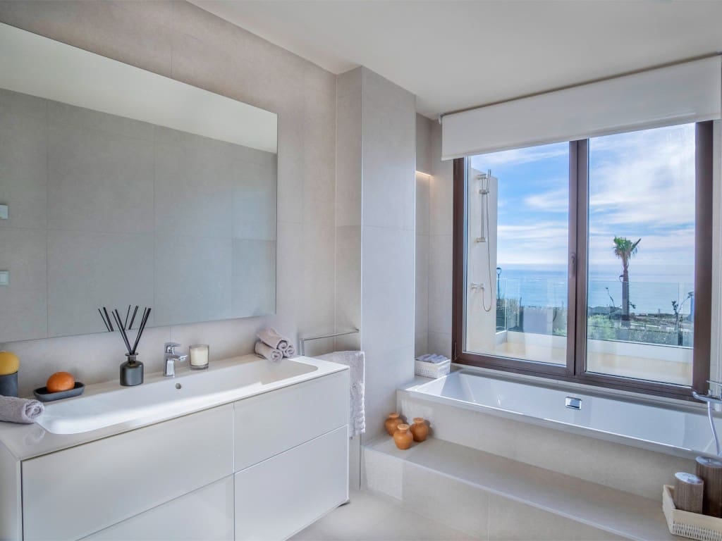 4 bedroom Villa for sale in Estepona with pool garage - € 4,500,000 (Ref: 8883983)