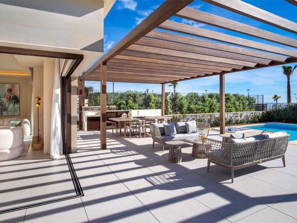 4 bedroom Villa for sale in Estepona with pool garage - € 4,500,000 (Ref: 8883983)