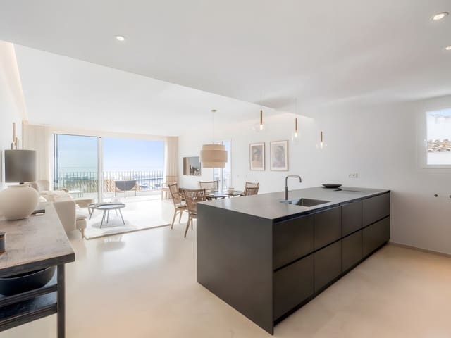 2 soveværelse Penthouse til salg i Puerto Banus, Marbella med garage - € 1.395.000 (Ref: 8887804)