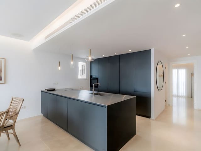 2 soveværelse Penthouse til salg i Puerto Banus, Marbella med garage - € 1.395.000 (Ref: 8887804)