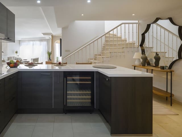 3 chambre Penthouse à vendre à New Golden Mile, Estepona avec piscine garage - 1 795 000 € (Ref: 8921237)