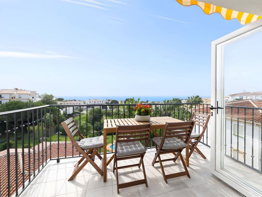 3 slaapkamer Penthouse te koop in Mijas Costa met zwembad - € 390.000 (Ref: 8930324)