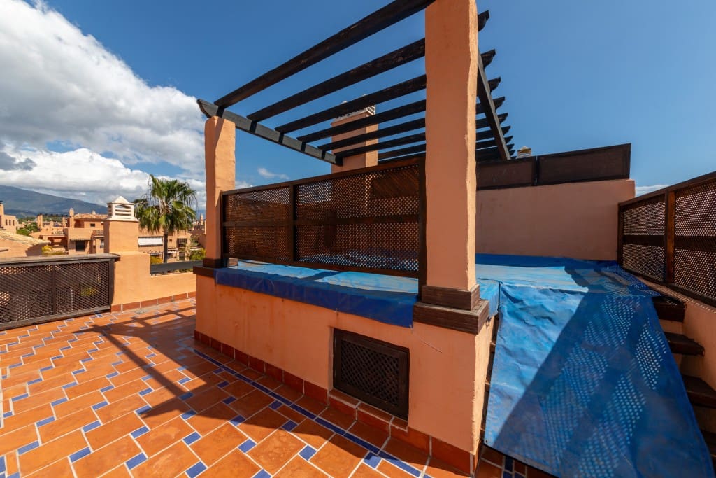 5 soveværelse Penthouse til leje i New Golden Mile med swimmingpool garage - € 3.000 (Ref: 8932067)