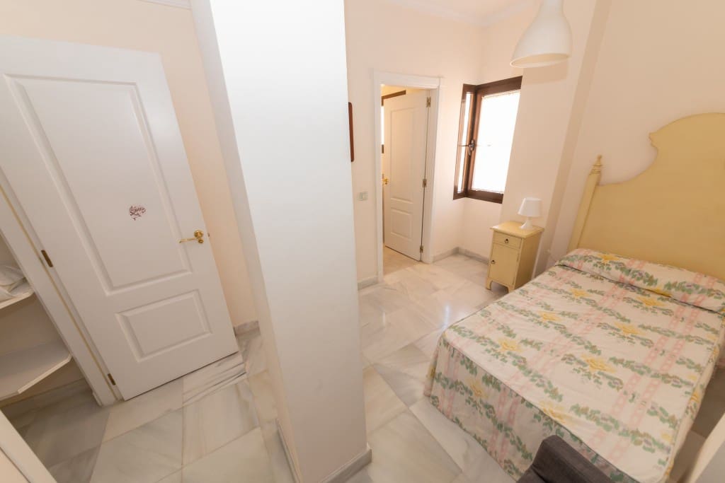 5 soveværelse Penthouse til leje i New Golden Mile med swimmingpool garage - € 3.000 (Ref: 8932067)