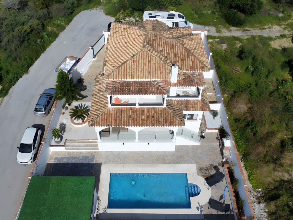 4 chambre Villa/Maison à vendre à La Duquesa / Puerto de la Duquesa avec piscine garage - 1 100 000 € (Ref: 8934985)