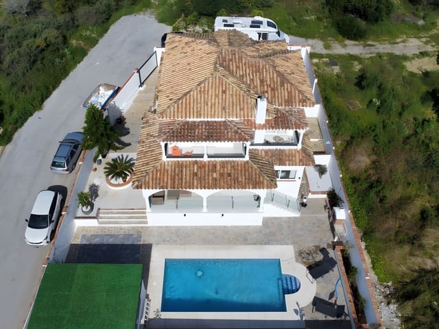 4 chambre Villa/Maison à vendre à La Duquesa / Puerto de la Duquesa, Manilva avec piscine garage - 1 100 000 € (Ref: 8934985)