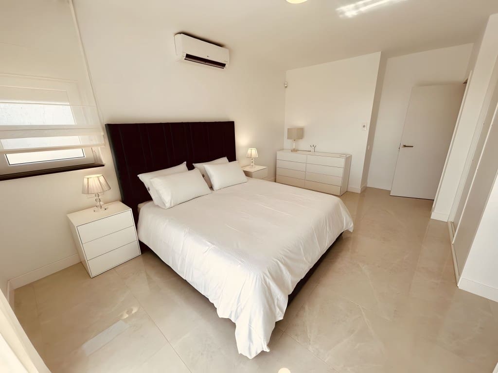 4 chambre Villa/Maison à vendre à La Duquesa / Puerto de la Duquesa avec piscine garage - 1 100 000 € (Ref: 8934985)