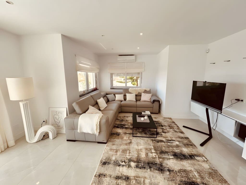 4 chambre Villa/Maison à vendre à La Duquesa / Puerto de la Duquesa avec piscine garage - 1 100 000 € (Ref: 8934985)