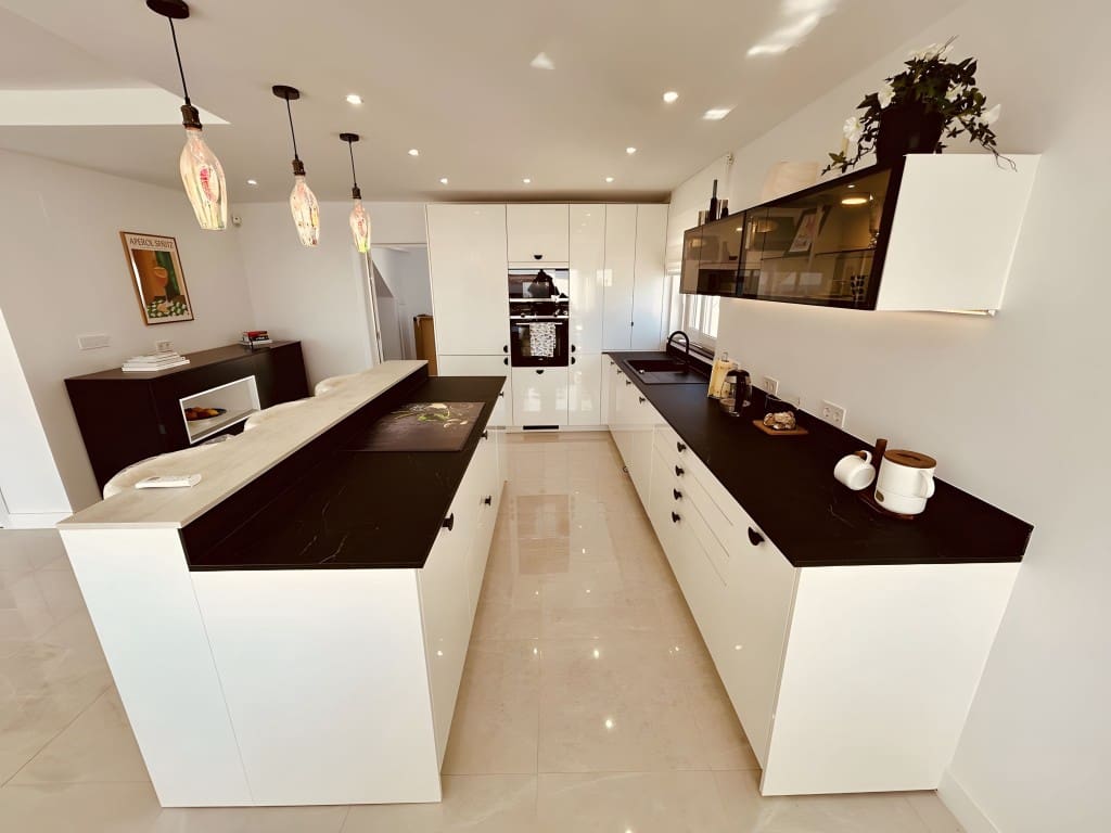 4 chambre Villa/Maison à vendre à La Duquesa / Puerto de la Duquesa avec piscine garage - 1 100 000 € (Ref: 8934985)