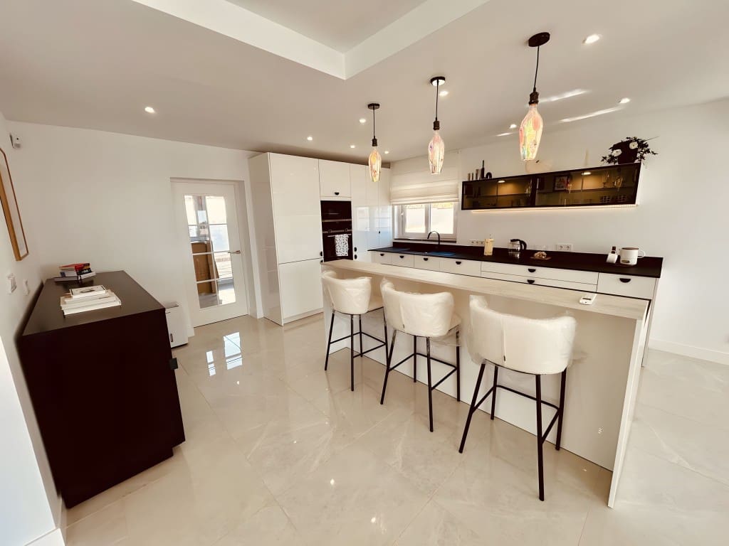 4 chambre Villa/Maison à vendre à La Duquesa / Puerto de la Duquesa avec piscine garage - 1 100 000 € (Ref: 8934985)