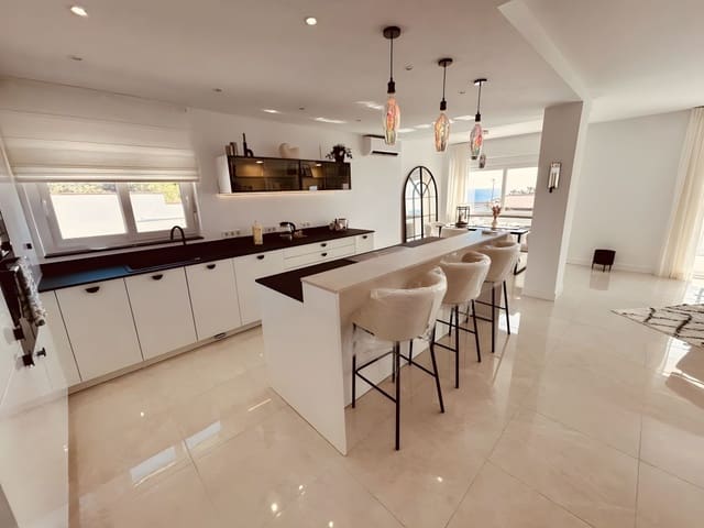 4 chambre Villa/Maison à vendre à La Duquesa / Puerto de la Duquesa, Manilva avec piscine garage - 1 100 000 € (Ref: 8934985)