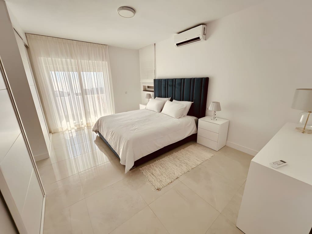 4 chambre Villa/Maison à vendre à La Duquesa / Puerto de la Duquesa avec piscine garage - 1 100 000 € (Ref: 8934985)