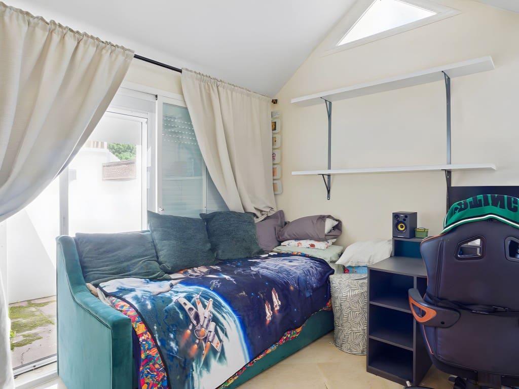 4 chambre Penthouse à vendre à Nueva Andalucia avec piscine - 670 000 € (Ref: 8936713)