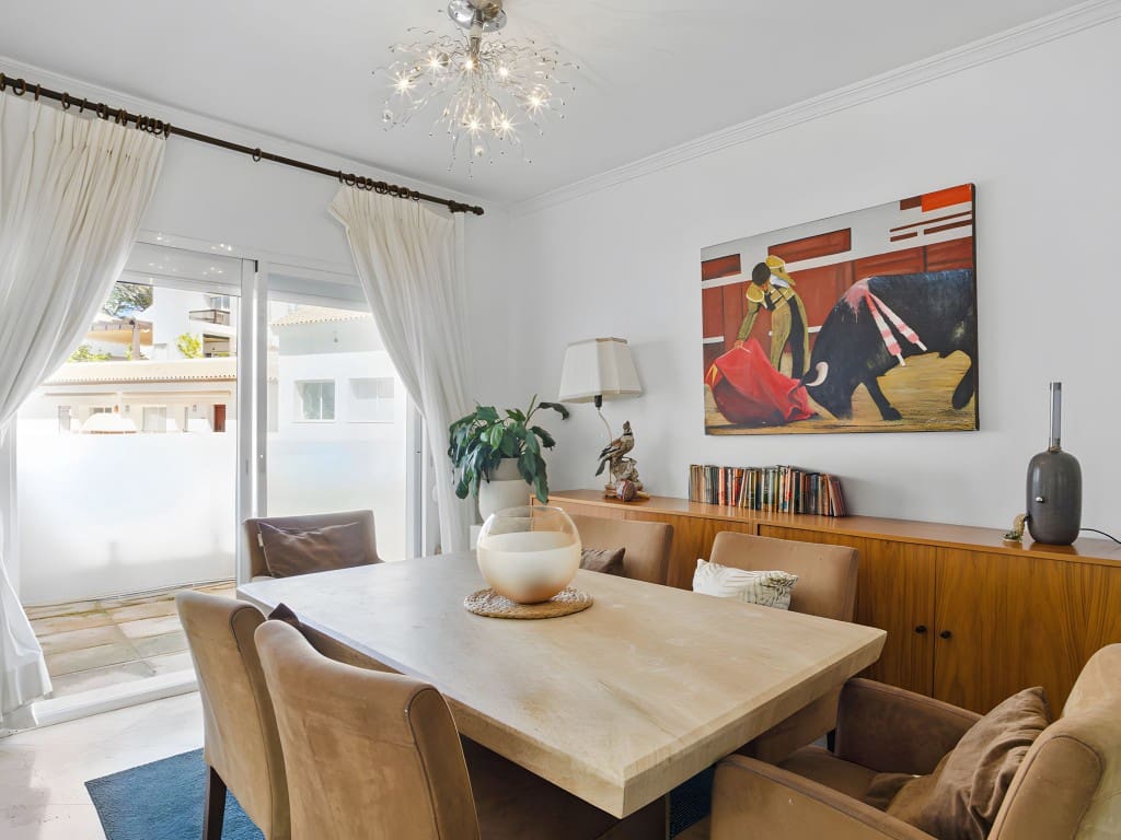 4 chambre Penthouse à vendre à Nueva Andalucia avec piscine - 670 000 € (Ref: 8936713)