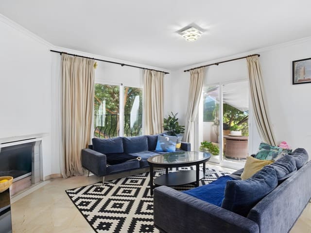 4 chambre Penthouse à vendre à Nueva Andalucia, Marbella avec piscine - 670 000 € (Ref: 8936713)