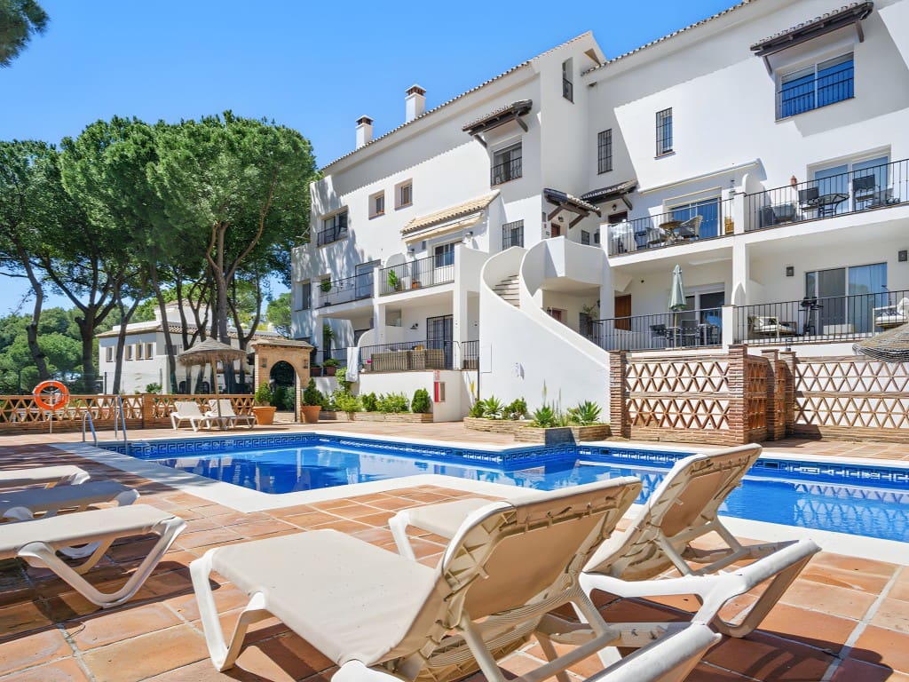 4 chambre Penthouse à vendre à Nueva Andalucia avec piscine - 670 000 € (Ref: 8936713)