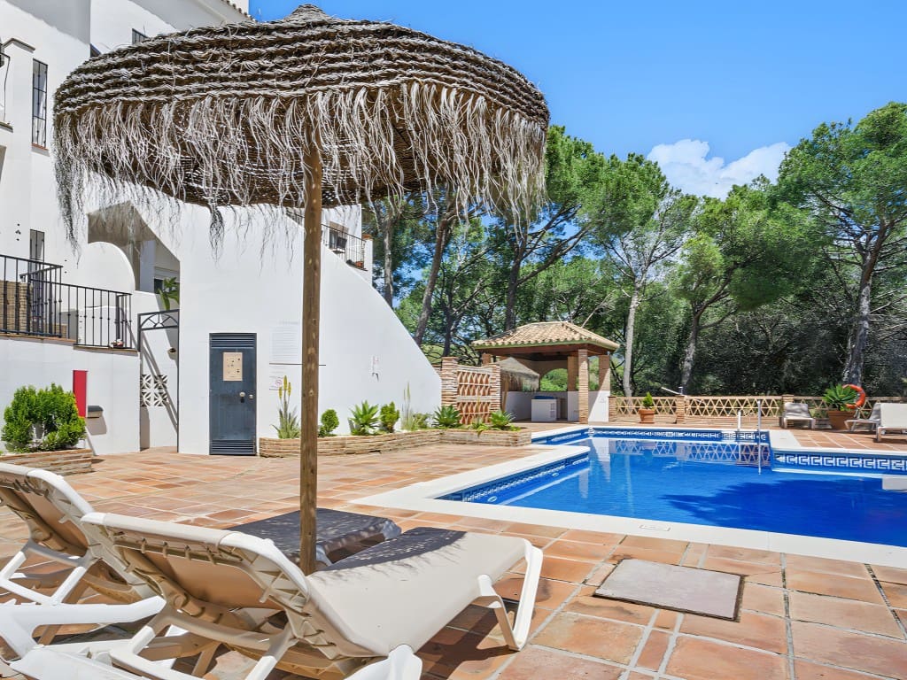 4 chambre Penthouse à vendre à Nueva Andalucia avec piscine - 670 000 € (Ref: 8936713)