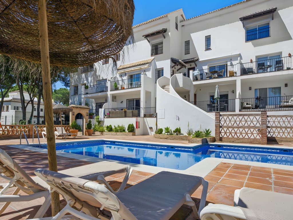 4 chambre Penthouse à vendre à Nueva Andalucia avec piscine - 670 000 € (Ref: 8936713)